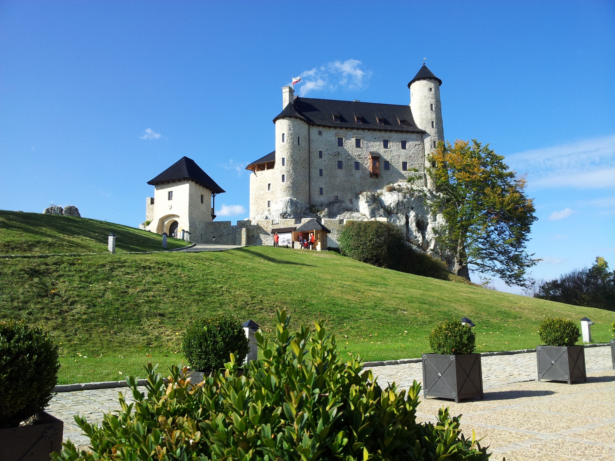 Zamek Bobolice z Tarasu Restauracji